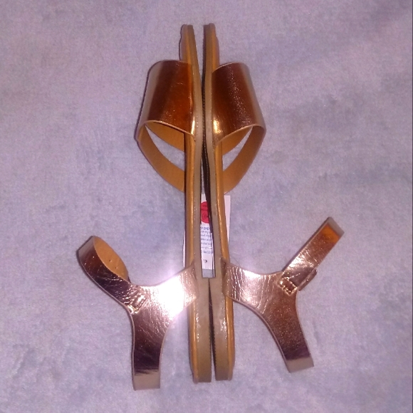 Rose Gold toe loop Sandals - Picture 5 of 6